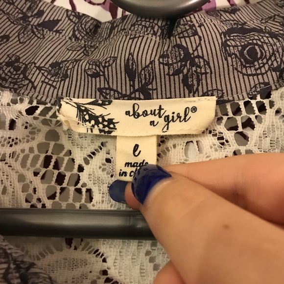 Floral Printed Button Down Blouse - Picture 3 of 4